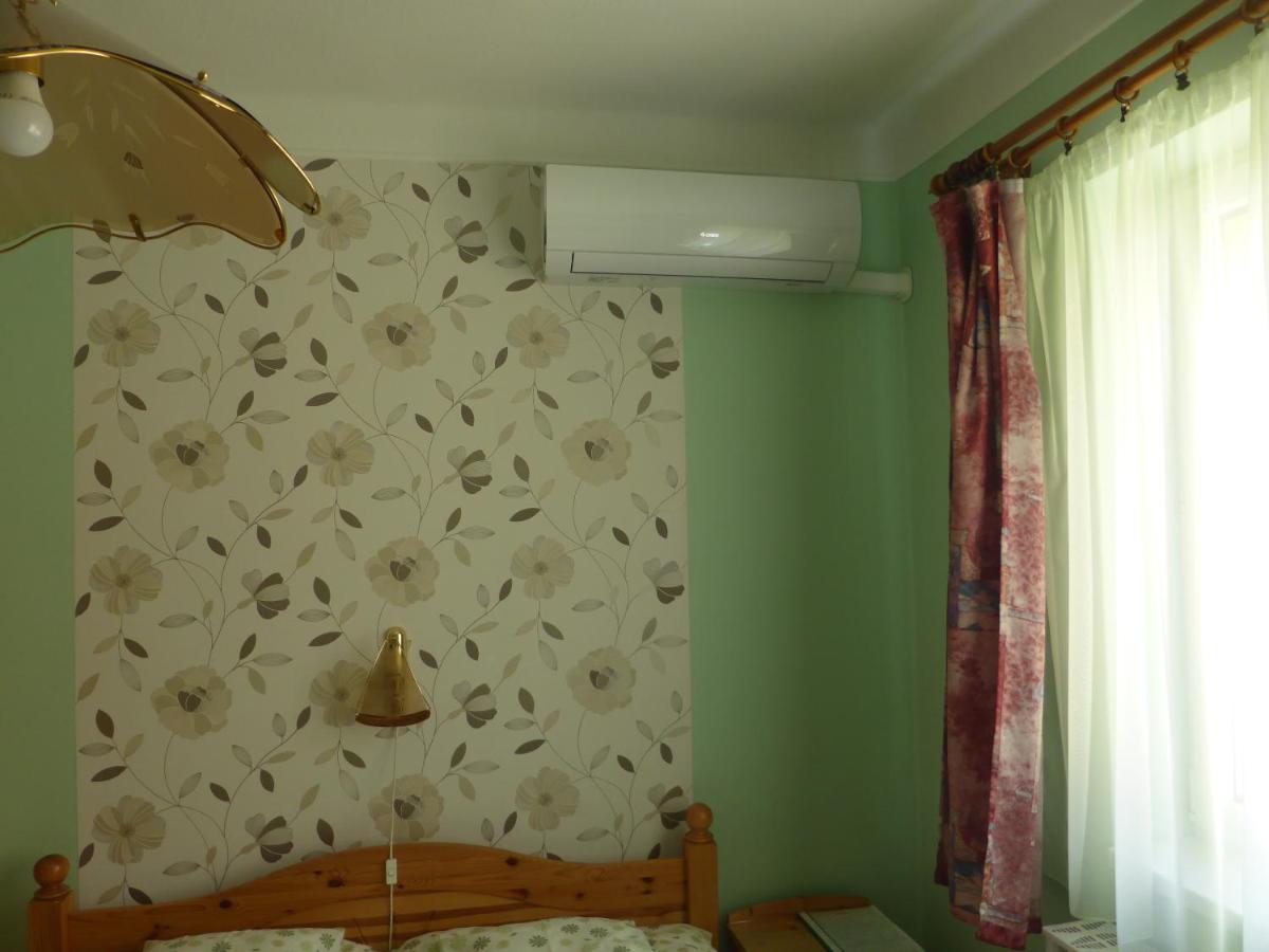 Napfeny Apartman Es Vendeghaz 艾格扎洛克 外观 照片