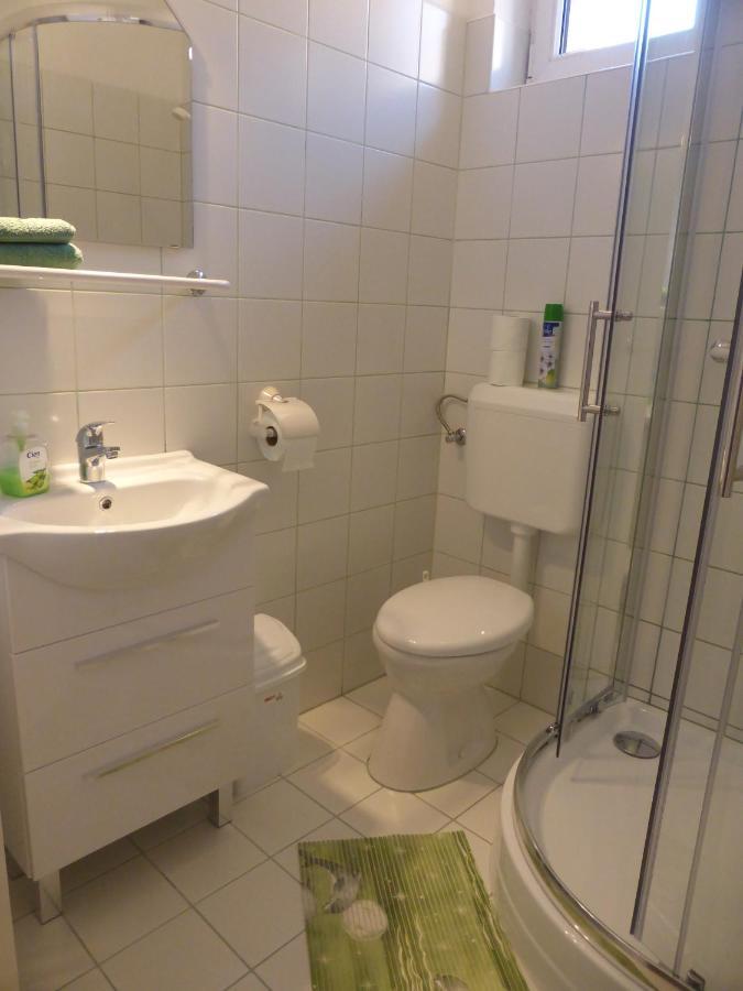 Napfeny Apartman Es Vendeghaz 艾格扎洛克 外观 照片