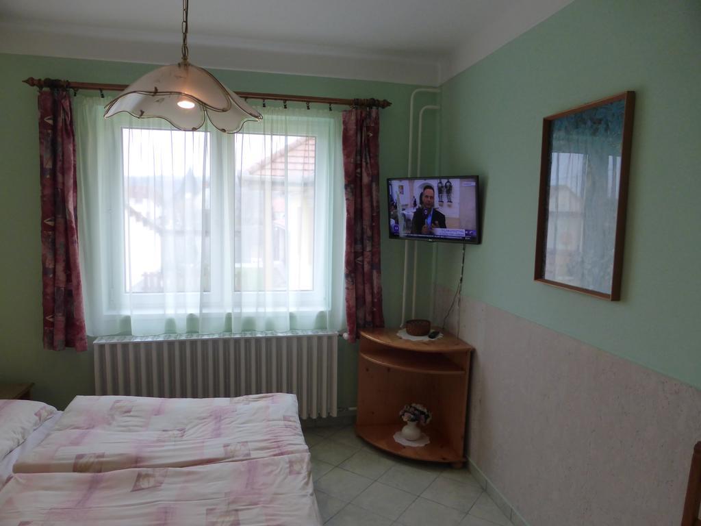 Napfeny Apartman Es Vendeghaz 艾格扎洛克 外观 照片