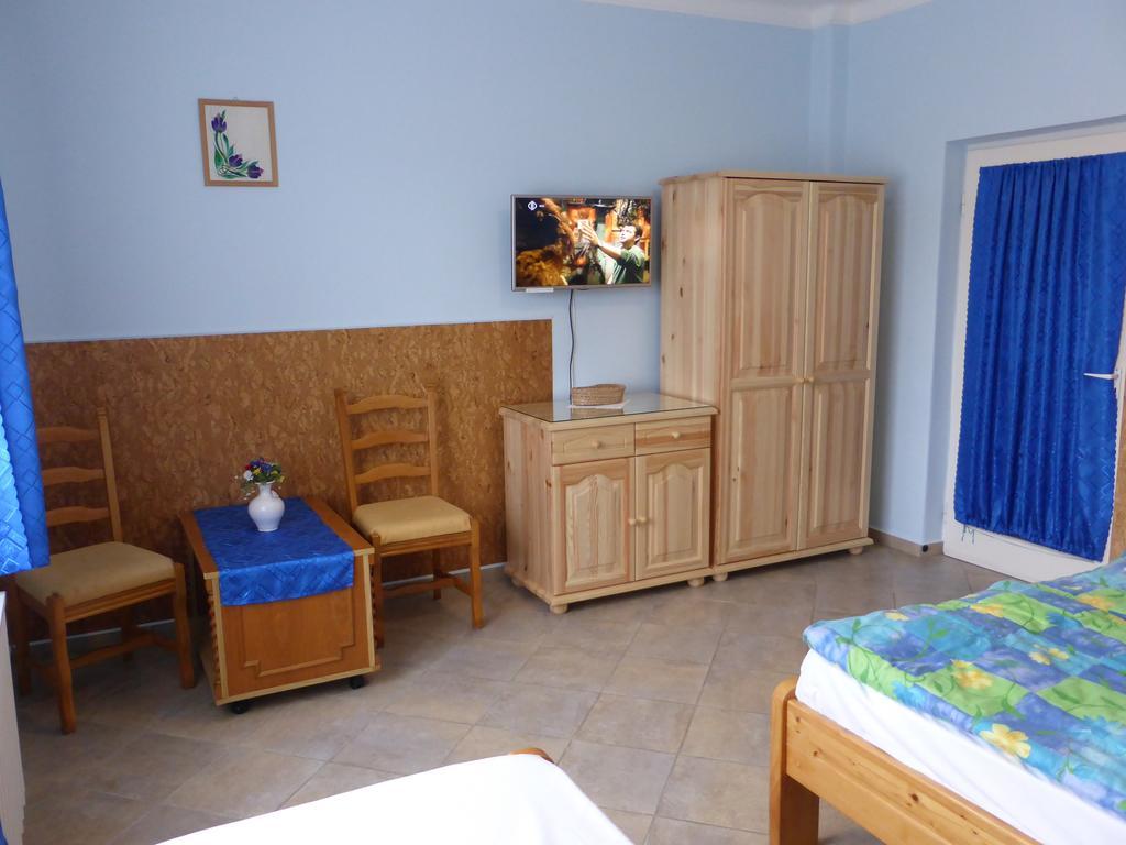 Napfeny Apartman Es Vendeghaz 艾格扎洛克 外观 照片
