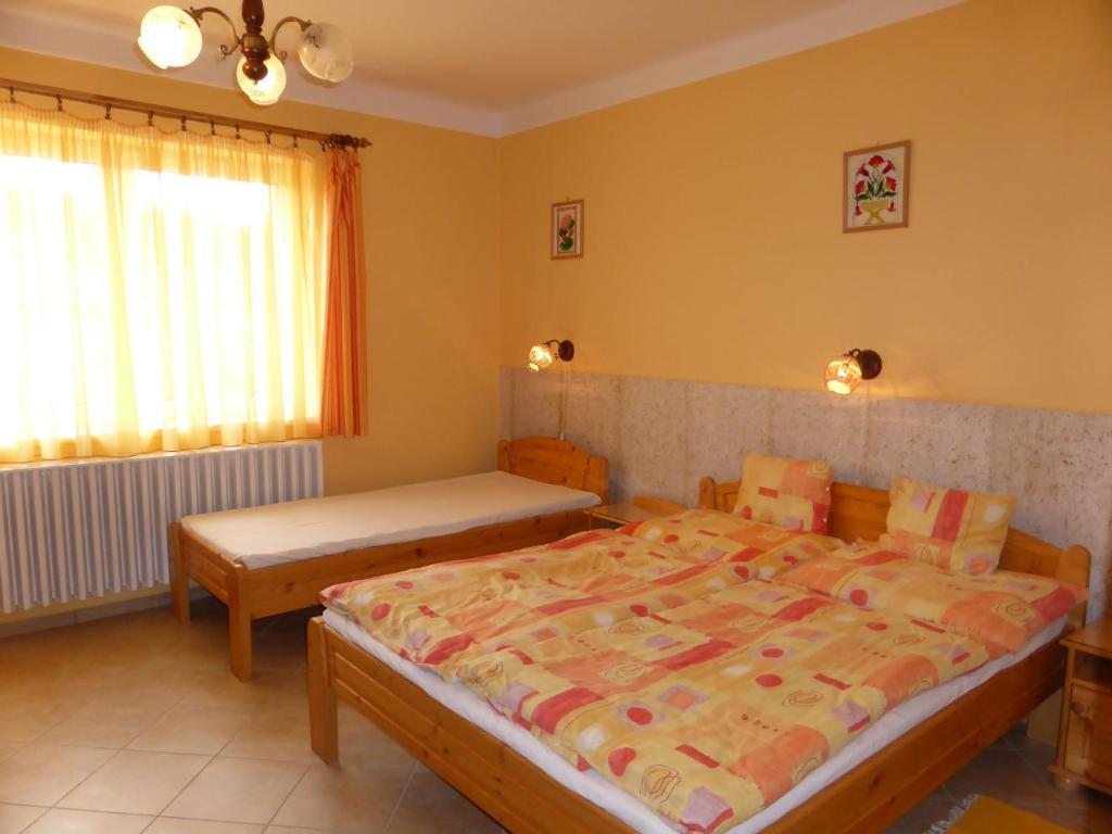 Napfeny Apartman Es Vendeghaz 艾格扎洛克 客房 照片