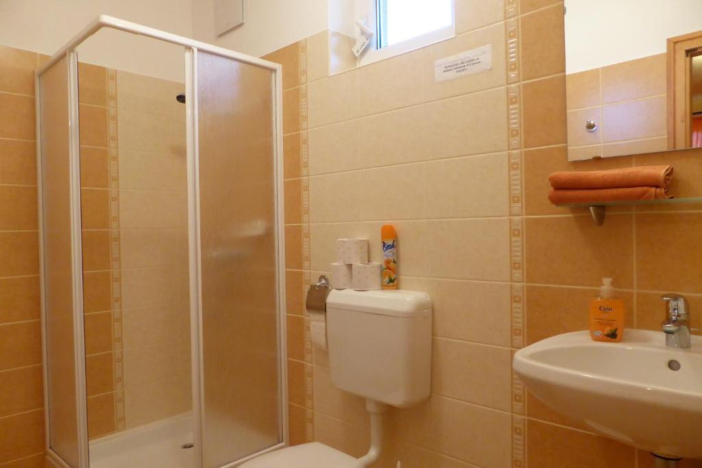Napfeny Apartman Es Vendeghaz 艾格扎洛克 客房 照片