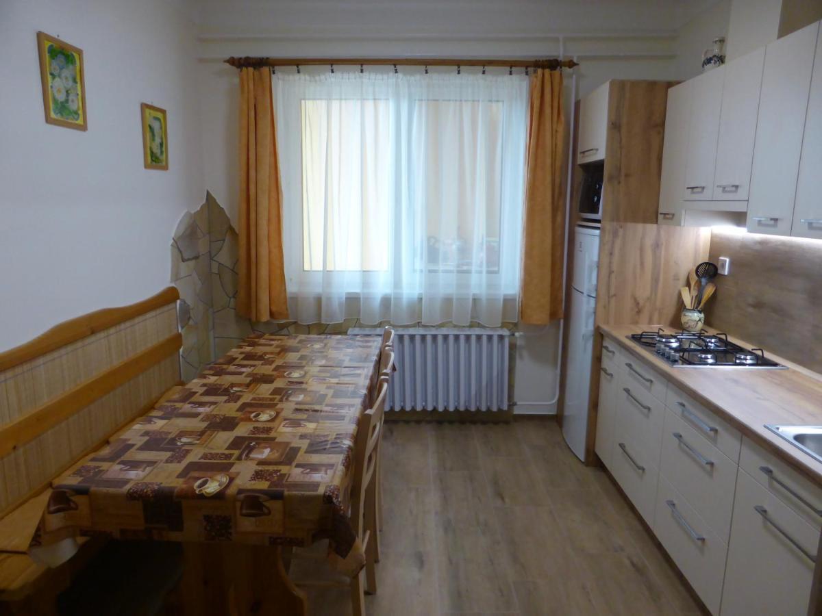 Napfeny Apartman Es Vendeghaz 艾格扎洛克 外观 照片