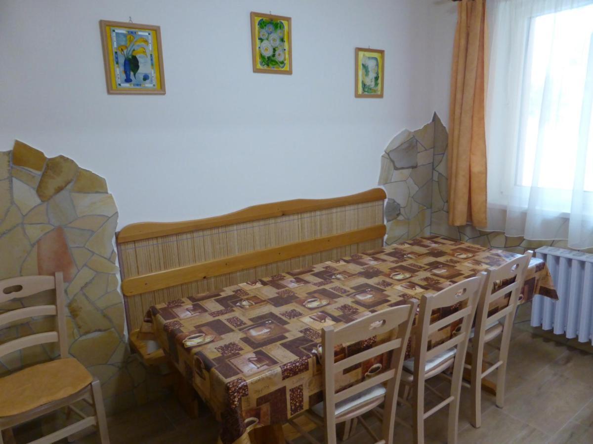 Napfeny Apartman Es Vendeghaz 艾格扎洛克 外观 照片